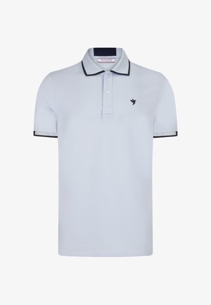 Jasnoniebieska koszulka polo wykonana z bawełny, z zapięciem na dwa guziki, ciemnoniebieskim kołnierzykiem i mankietami, oraz małym logo ptaka na klatce piersiowej.