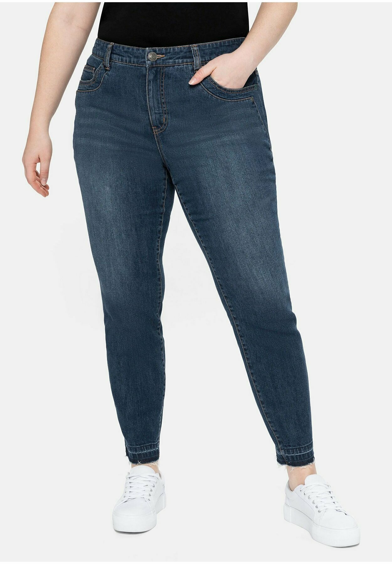 Jeans v6iic Sheego Jeans slim fit - dark blue denim/blu scuro Jeans v6iic Sheego Jeans slim fit - dark blue denim/blu scuro