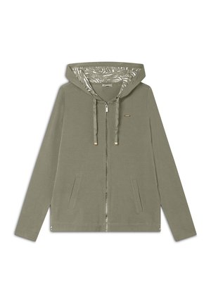 Felpa con zip di colore verde grigio, dotata di cappuccio, tasche frontali e foderatura interna decorativa. Presenta cordini e dettagli metallici sulla zip.