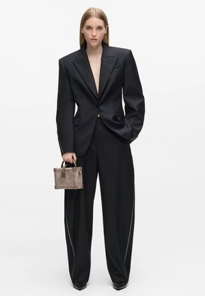 KARL LAGERFELD, K/AUTOGRAPH DROP SMALL TRUNK - Τσάντα χειρός - ash grey