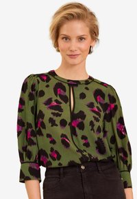 Love & Roses ANIMAL TIPPED CREW NECK - REGULAR FIT - Blůza - khaki animal