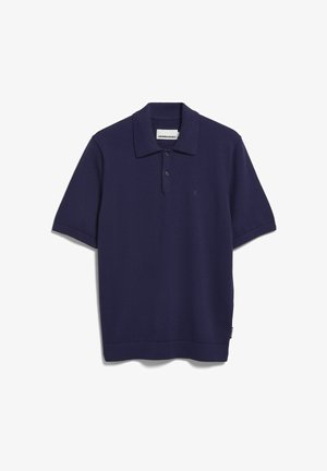 Marineblaues Poloshirt mit kurzen Ärmeln, zwei Knöpfen, Kragen und dezentem, auf der Brust gesticktem Logo.