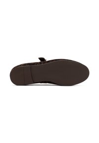 Sandalo a scivolo con stampa leopardo marrone, suola piatta e cinturino regolabile. Presenta un materiale morbido e texture, oltre a un design con punta rotonda.