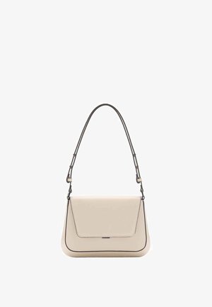 Borsa strutturata beige con pattina, cuciture scure a contrasto e una sottile tracolla regolabile per il trasporto. Texture in pelle liscia.