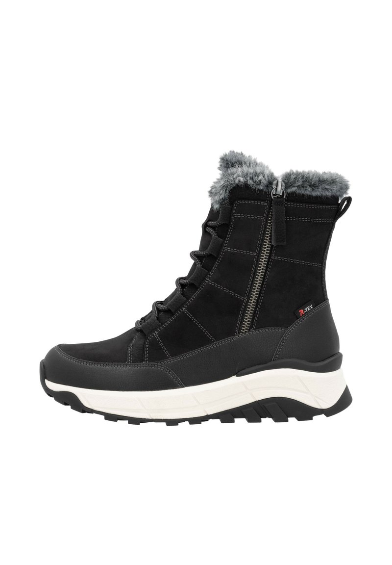 Schwarze Knöchelstiefel aus einer Kombination von Wildleder und synthetischen Materialien, mit Kunstfellbesatz, Schnürdesign und einer weißen Gummisohle mit Profil.
