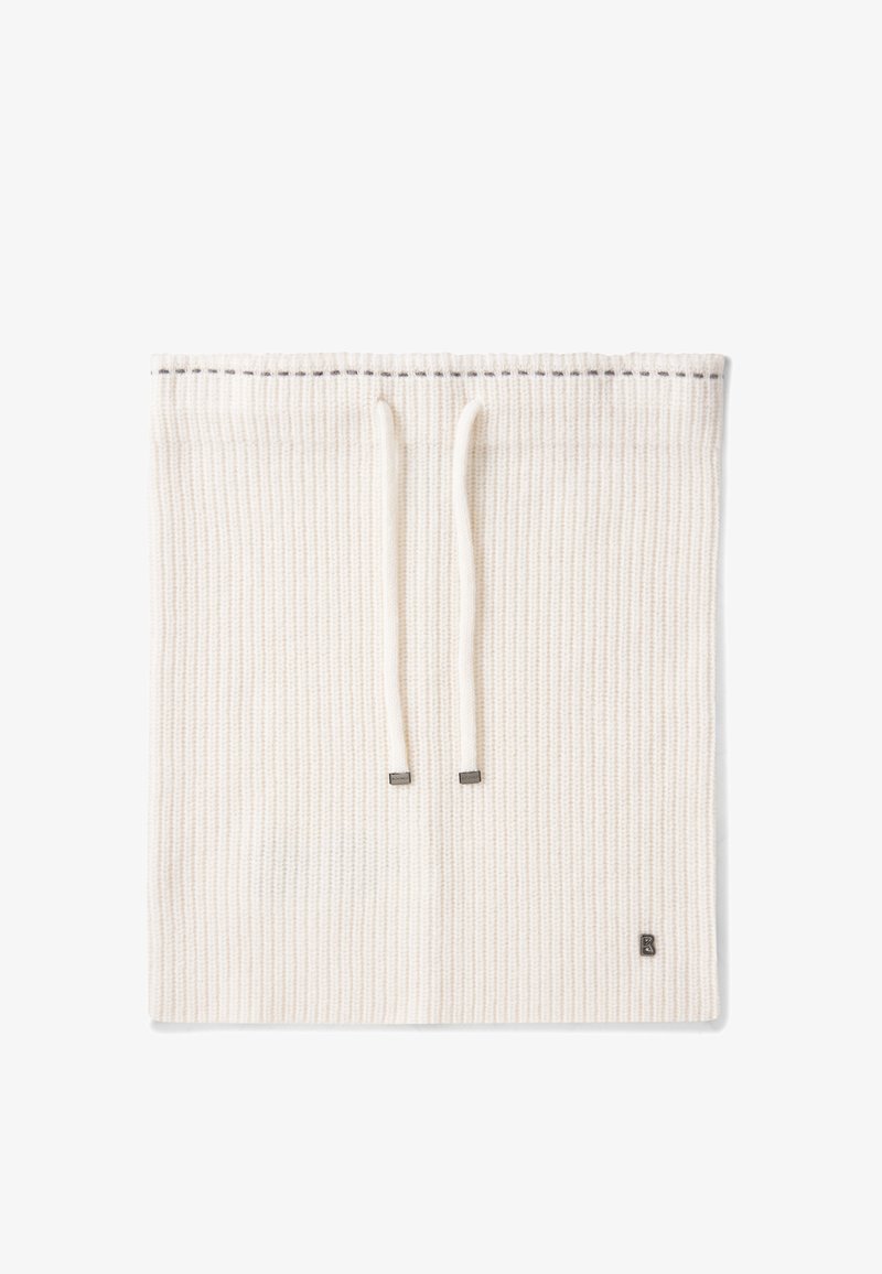 Hvid ribbet strikkrave med snore. Har subtile sølv detaljer og et lille logo på siden. Blød tekstur.