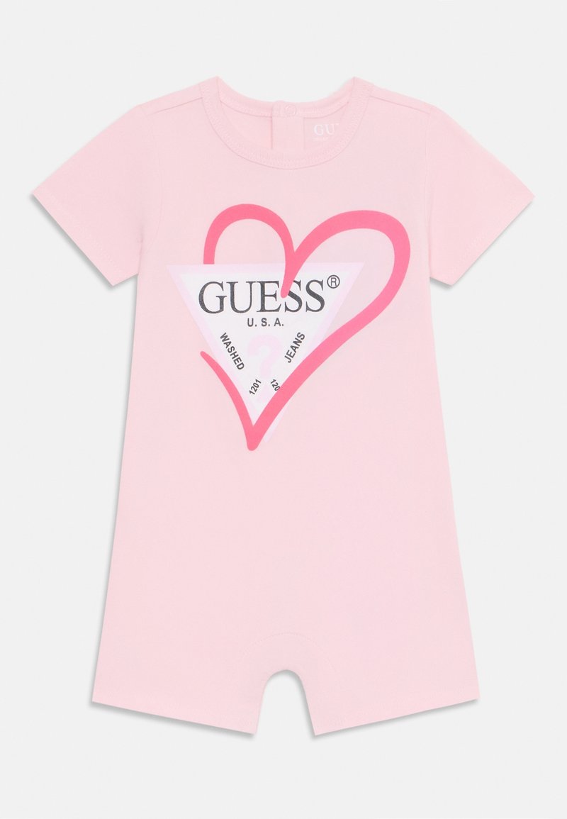 Monito de manga corta rosa con un gran gráfico de triángulo blanco que incluye texto en negro y un contorno de corazón rosa. Cierre a presión en el cuello.