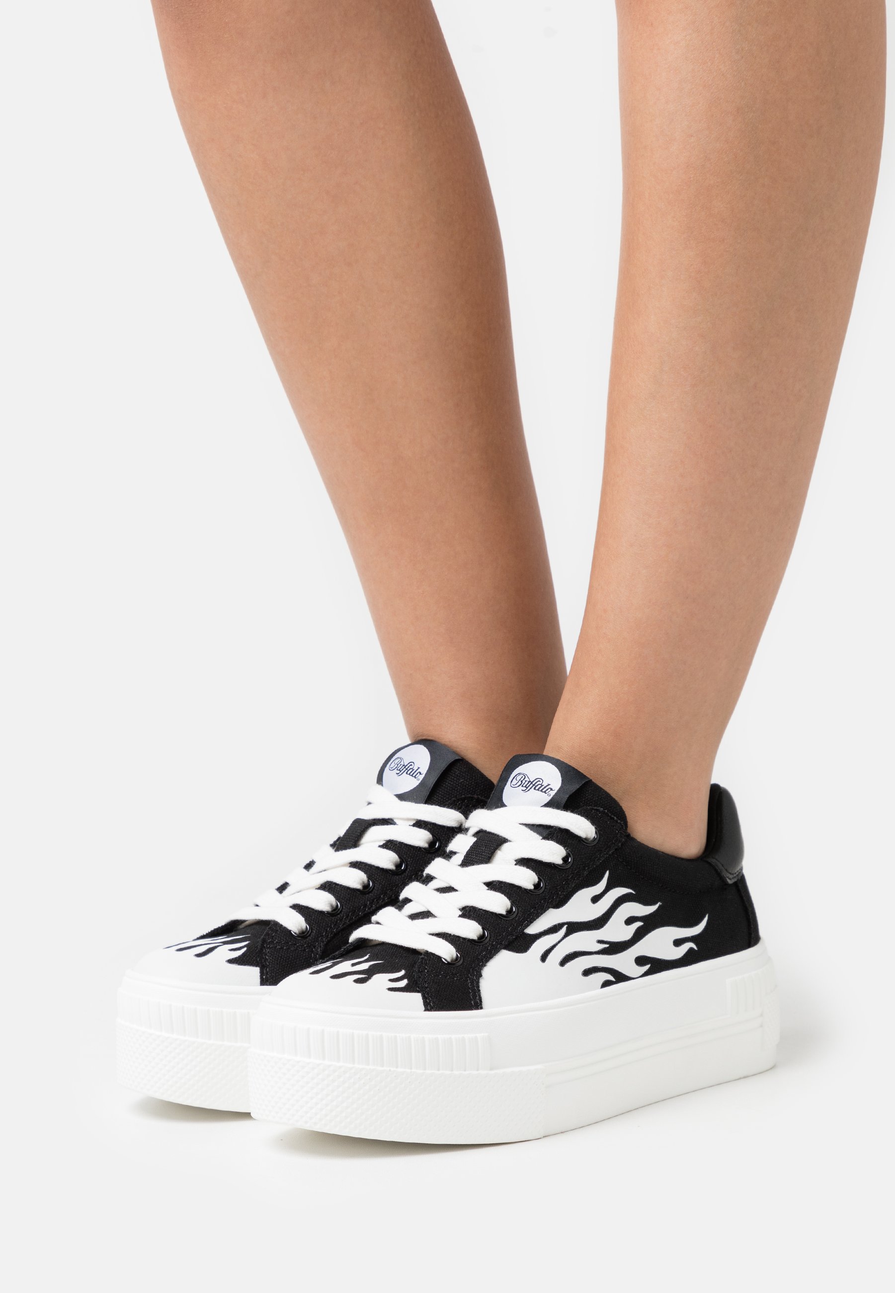 chaussure buffalo flamme