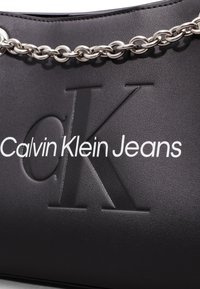 Calvin Klein Jeans SCULPTED SHOULDER BAG MONO - Torbica - fashion black