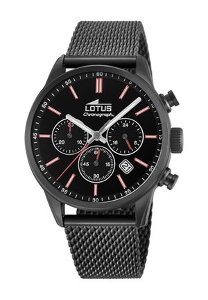 Montre chronographe noire avec un bracelet en maille grise texturée, dotée de trois sous-cadrans, d'accents rouges et d'un affichage de la date en bas.
