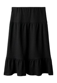 Jupe noire en tissu texturé, dotée d'une taille smockée et d'un ourlet à volants en couches, conçue pour un ajustement décontracté.