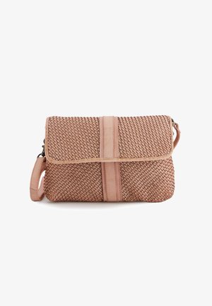 Hellbraune gewebte Leder-Clutch mit Klappenverschluss und passendem Trageband, rechteckige Form, verziert mit einem glatten Lederstreifen in der Mitte.