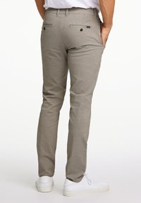 Lindbergh STRUCTURE SUPERFLEX - Chino - lt sand