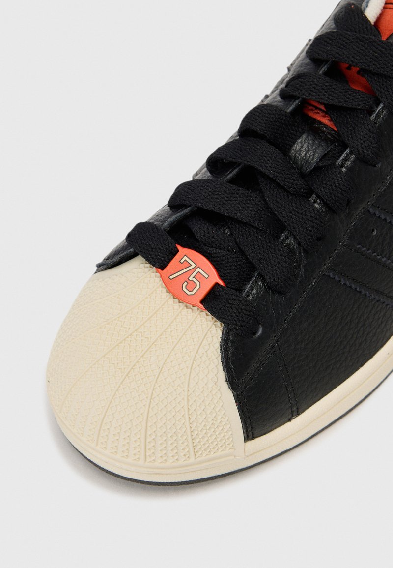 adidas Originals SUPERSTAR II UNISEX - Trainers - core black/cream white