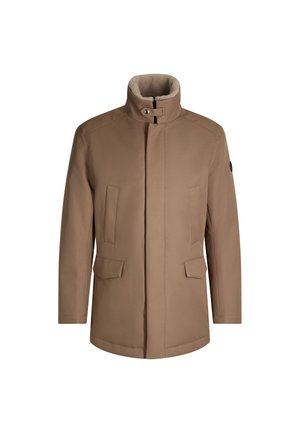 Manteau brun mi-long avec un grand col, doté de deux poches avant, texture lisse et fermeture à bouton au niveau du cou.
