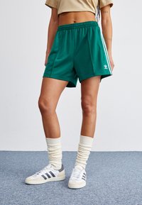 adidas Originals - FIREBIRD  - Shorts - collegiate green Miniatyrbild 1