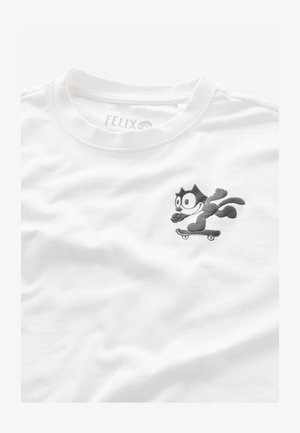 Valkoinen puuvillainen t-paita, jossa on pyöreä kaulus ja vasemmassa rinnassa pieni mustavalkoinen piirros sarjakuvakissasta skeittaamassa.