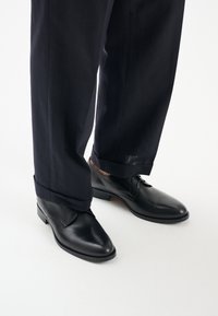 RYŁKO - Biznesowe buty sznurowane