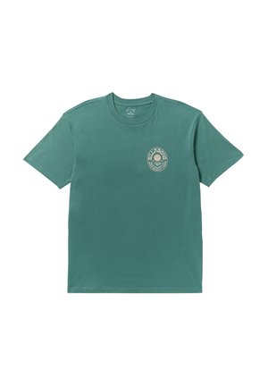 Korte mouwen t-shirt in teal katoen, met een ronde logo print in beige op de linkerkant van de borst. Klassieke ronde hals en een relaxte pasvorm.