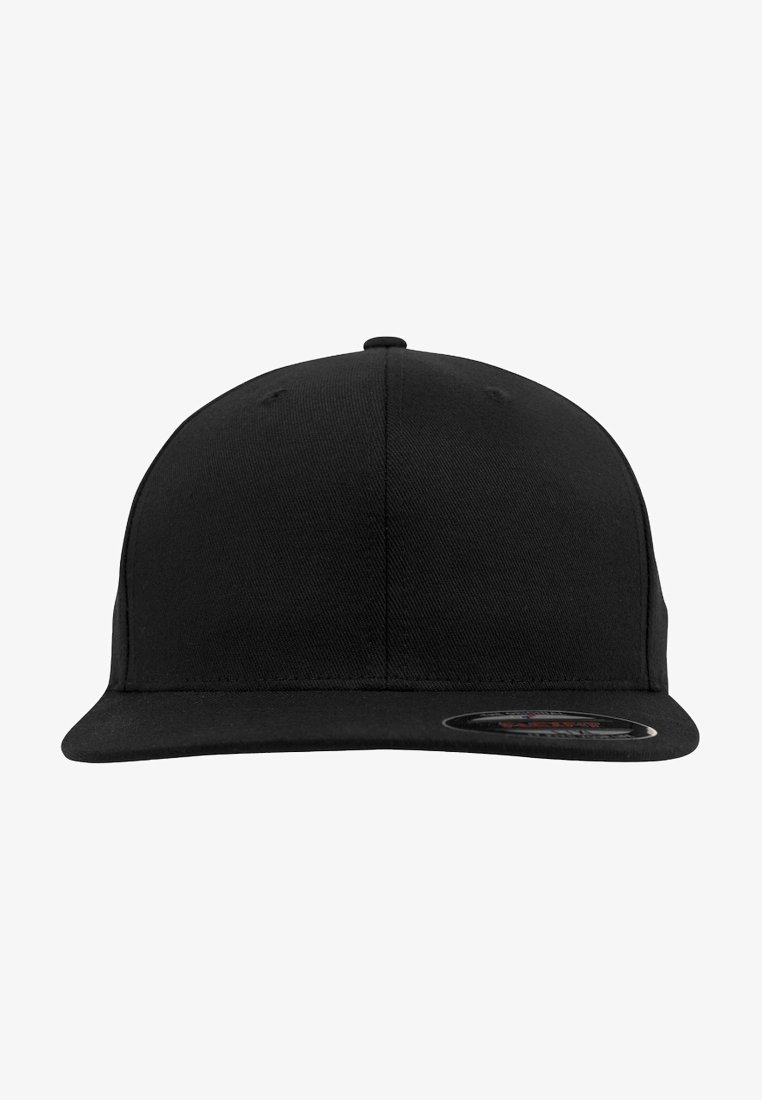 Sort baseball cap med en struktureret form, lavet af stof med en glat overflade. Har en buet skygge og et mærket klistermærke på siden.