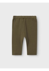 Leggings en coton vert olive avec une taille élastique, présentant une texture lisse et une coupe droite qui s'étend jusqu'à mi-mollet.