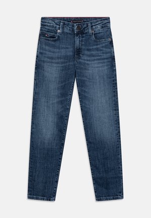 Ciemnoniebieskie jeansy z denimu z kieszeniami z przodu i z tyłu, zapięciem na guzik i zamek oraz subtelnym blaknięciem na udach i kolanach.