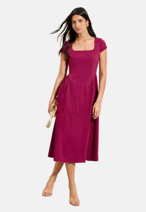 REGULAR FIT - SQUARE NECK SCULPTING STRETCH - Dienas kleita - berry red