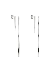 Zilveren drop oorbellen met langwerpige, dunne strengen met een gestructureerde afwerking. Eenvoudig studontwerp, minimalistisch en elegant.