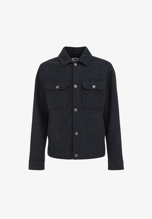 Tamsiai pilkas vilnonis švarkas su apykakle, priekyje užsegamas mygtukais, dviem krūtinės kišenėmis ir ilgomis rankovėmis su manžetais. Sklandus paviršius.