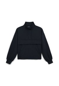 Pullover nero in morbido tessuto a maglia. Caratterizzato da un colletto alto, vestibilità oversize e tasca frontale. Maniche lunghe e larghe con polsini aderenti.