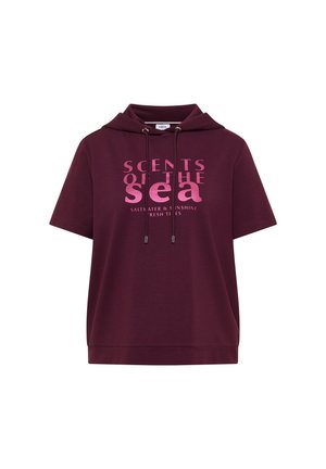 Kortærmet vinrød hættetrøje med lyserød tekst "Scents of the sea" og snore, afslappet pullover.
