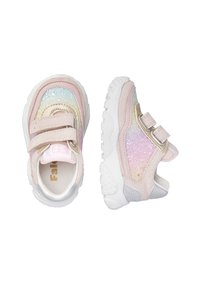 Sneakers rosa ballet con scie multicolori glitterate e due strap in velcro; suola ammortizzata; suola in gomma con presa testurizzata.