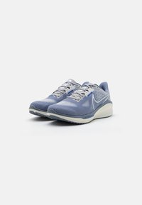 Nike Performance VOMERO - Chaussures de running sur route - ashen slate/metallic silver/light smoke grey/photon dust/racer blue/sail