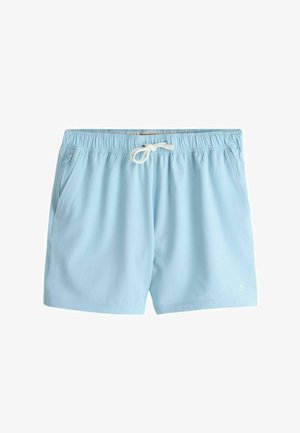 Shorts de bain pour hommes bleu clair avec ceinture élastique, cordon blanc et poche latérale zippée sur fond blanc.