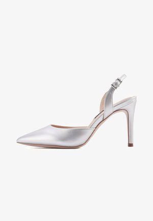 Sølv syntetiske slingback pumps med spids tå og høj stilettohæl. Glat tekstur og justerbar rem med en metallisk spænde.