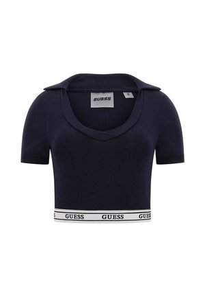 Námořnické zkrácené tričko vyrobené z měkké tkaniny. Má výstřih do V, krátké rukávy a bílý pruh na lemu s logem "GUESS".