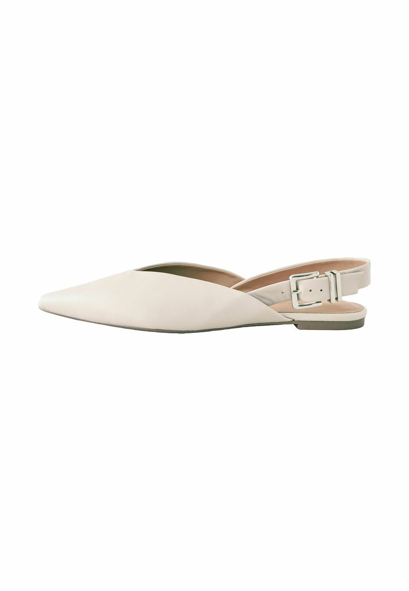 Sandaali litte-a toe slingback nahkaa vaaleassa beessissä värissä, jossa on säädettävä solkiremmi ja matala, litteä korko. Sileä pinta, minimalistinen muotoilu.