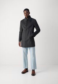 Isaac Dewhirst HIDDEN BUTTON PLACKET - Abrigo corto - dark grey