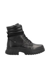 Botines negros de piel suave con cuello acolchado, diseño de cordones y suela de goma gruesa con surcos profundos para mejorar la tracción.