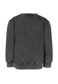 Tumma harmaa collegepaita, jossa on rento malli, pyöreä kaula-aukko ja pitkät hihat. Valmistettu pehmeästä kankaasta, jossa on hienovaraisia ompeluyksityiskohtia hihansuissa ja helmassa.