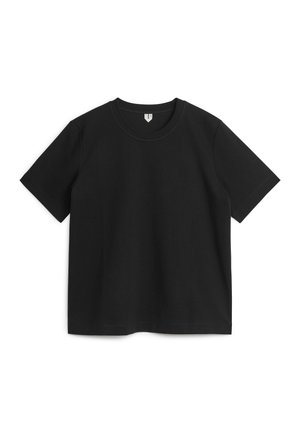 T-shirt noir à manches courtes en coton. Doté d'un col rond et d'une coupe décontractée, sans motifs ni accents. Texture douce.