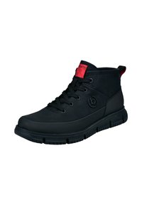 Schwarzer Mid-Top-Sneaker mit schwarzen Schnürsenkeln, strukturiertem Sohlenprofil, rotem Stoff-Zugband und rotem Logo auf der Zunge.