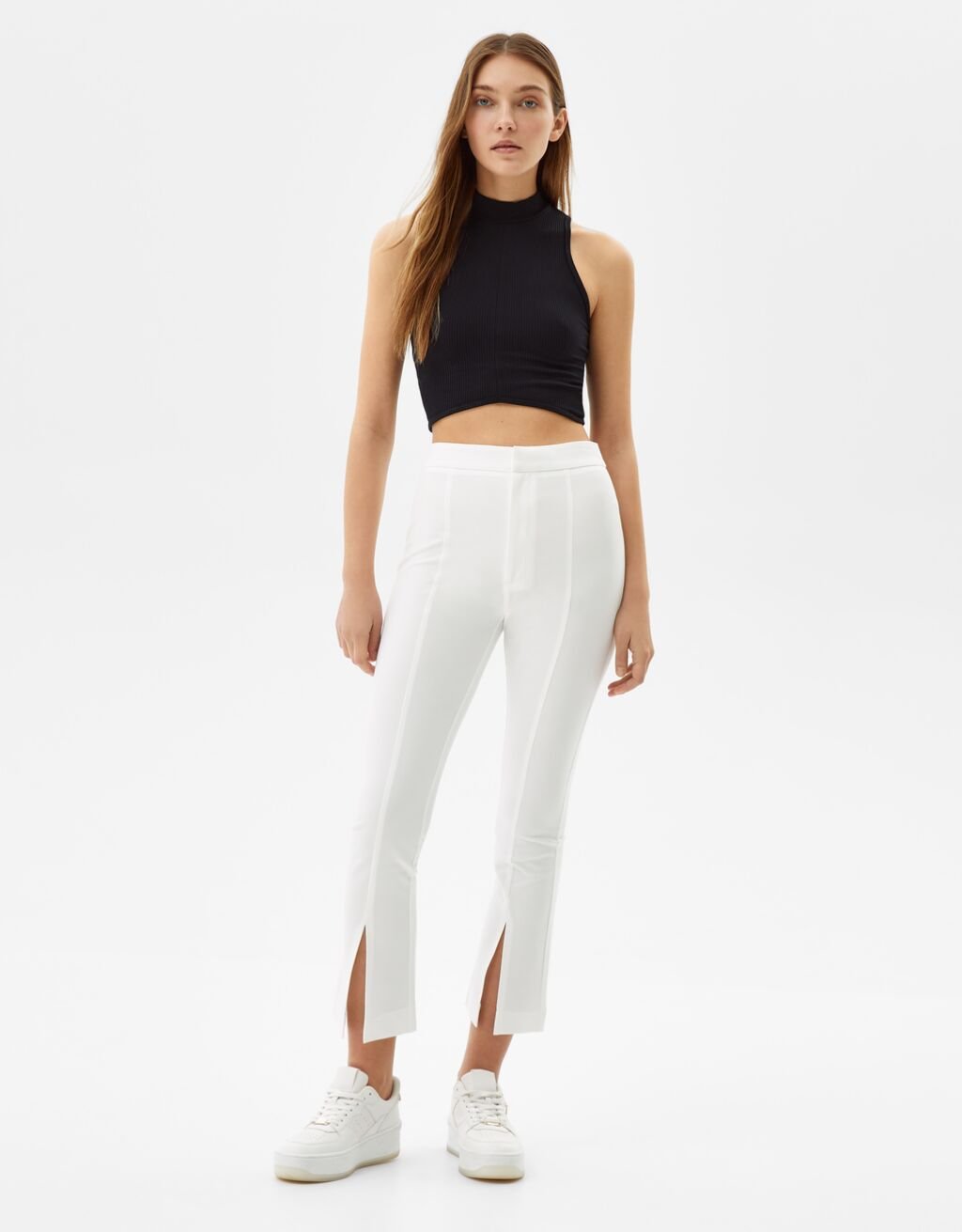 Bershka SPLIT KICK FLARE - Pantaloni - white/bianco - Zalando.it