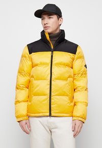 Unausgewählt, yellow