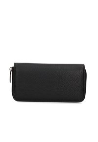 Portafoglio in pelle nera con superficie testurizzata, chiusura a zip e forma rettangolare sinuosa. Design minimalista senza accenti hardware visibili.