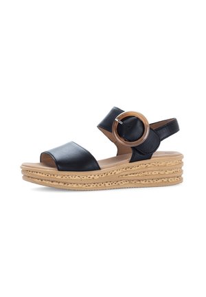 Zwarte leren wedge sandalen met twee banden en een ronde houten accent. De zool heeft een gelaagd ontwerp in een natuurlijke kleur.