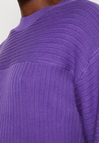 TOM TAILOR DENIM Stickad tröja - purple