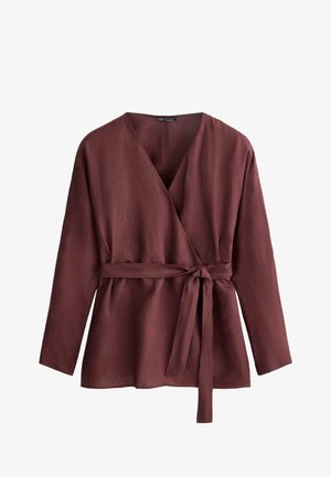 Top marrone a maniche lunghe con scollo a V e cintura in tessuto annodata in vita, realizzato in materiale leggero e testurizzato.