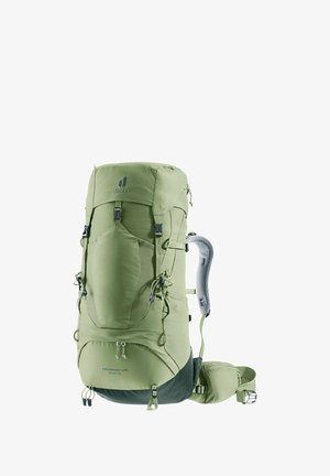 Grüner Rucksack mit strukturiertem Design, verstellbaren Trägern, mehreren Fächern und einem gepolsterten Hüftgurt für Komfort.