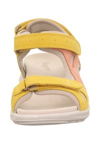 Żółto-różowe sandały z zamszu z dwoma regulowanymi paskami, otwartym nosem, wyściółką amortyzującą oraz gumową podeszwą.
